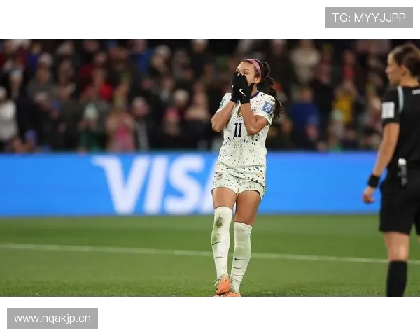 亚历克斯·摩根这日常竟然比比赛还猛，谁能想到她买球鞋的速度比我买菜快多了？