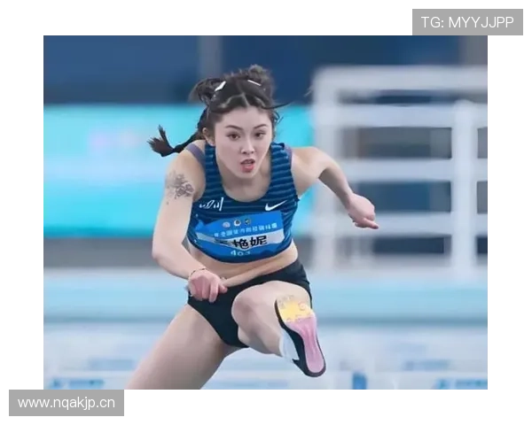 吴艳妮赛场像动作戏女主，街头却像随便逛超市的邻家大姐——这反差太上头