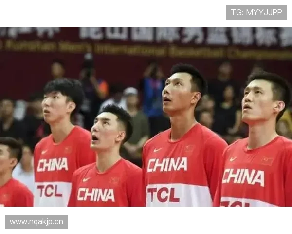 易建联回家脱掉战袍那一刻，邻居都开始怀疑自己工资