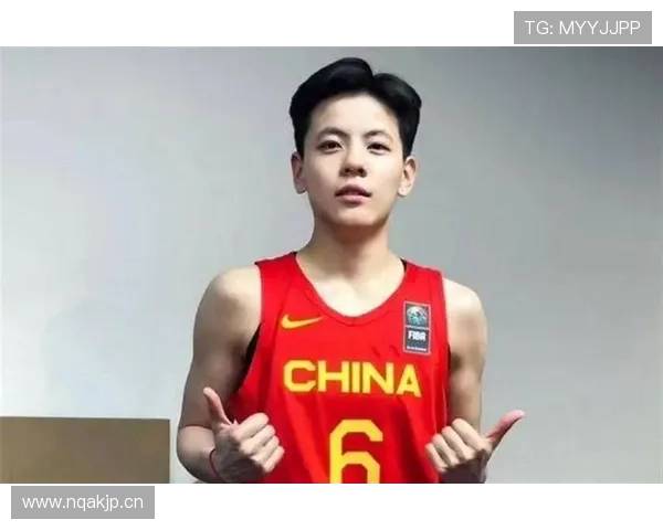 杨力维训练完直接拎爱马仕去吃宵夜？