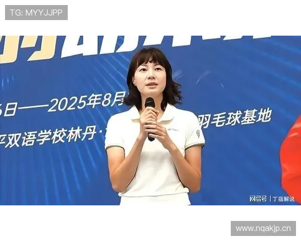 谢杏芳拎着名牌包逛菜市场，隔壁大妈的表情比我还震惊